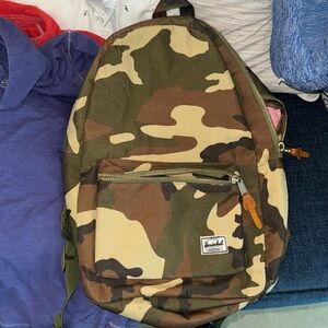 Hershel backpack camo print